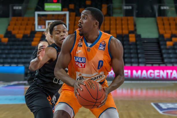 迫在最后几 迫在最后几